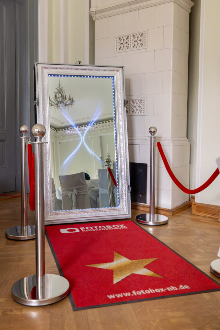 Mieten Sie den Magic Mirror Fotospiegel für Ihr Event – Fotobox Neubrandenburg