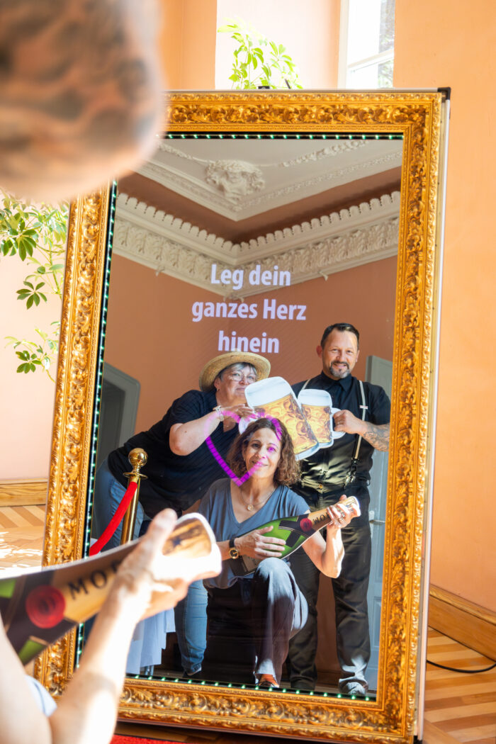 Mieten Sie den Magic Mirror Fotospiegel für Ihr Event – Fotobox Neubrandenburg