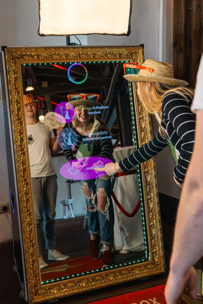 Mieten Sie den Magic Mirror Fotospiegel für Ihr Event – Fotobox Neubrandenburg
