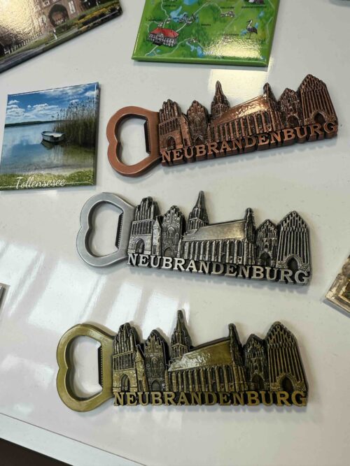 Flaschenöffner Magnet Neubrandenburg – Gold Souvenir